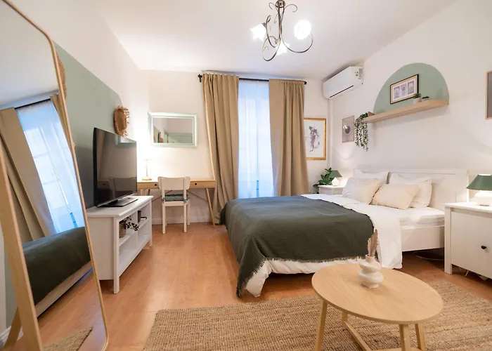 Fjaka - By Hoxilis Apartman Zára