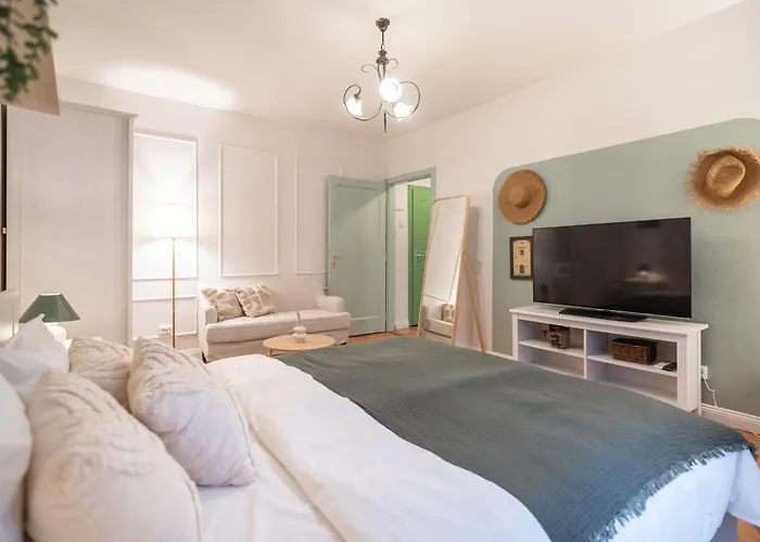 Fjaka - By Hoxilis Apartman Zára